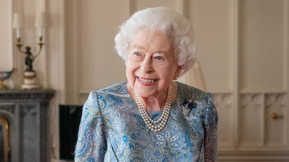 Queen Elizabeth’s Final Moments Revealed in New Book