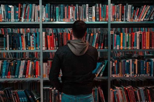 Academic Bibliophobia: Balancing Academic Reading and Reading for Pleasure