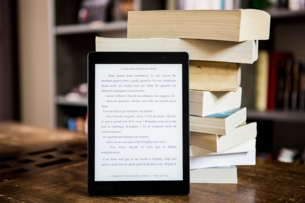 E-Book vs Books Advantages & Disadvantages: Is It Better to Read Printed or Digital Books?