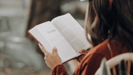 5 Ways Reading Books Enhances Your Daily Life