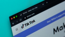 10 Best BookTok Accounts to Follow: Dive into TikTok’s Literary Community